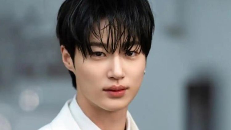 Byeon Woo Seok admits to sleepless nights, checking news and social media constantly