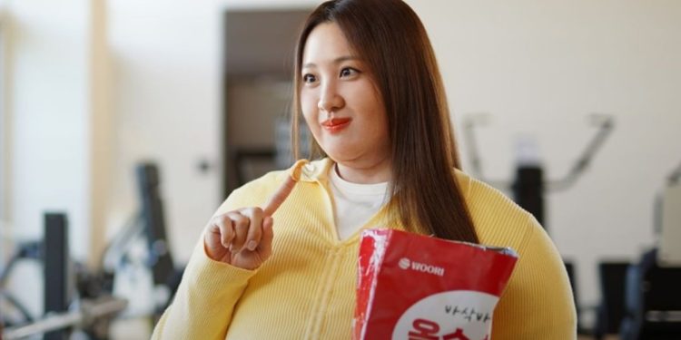 Actress Claudia Kim makes headlines with her return in Netflix's "The Atypical Family," portraying a character weighing up to 100kg.