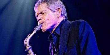 The legendary saxophonist, David Sanborn left all of us behind