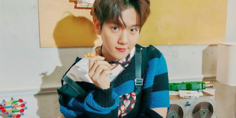 Baekhyun hosted a birthday cafe event in Seoul to celebrate with fans, drawing enthusiastic interest.