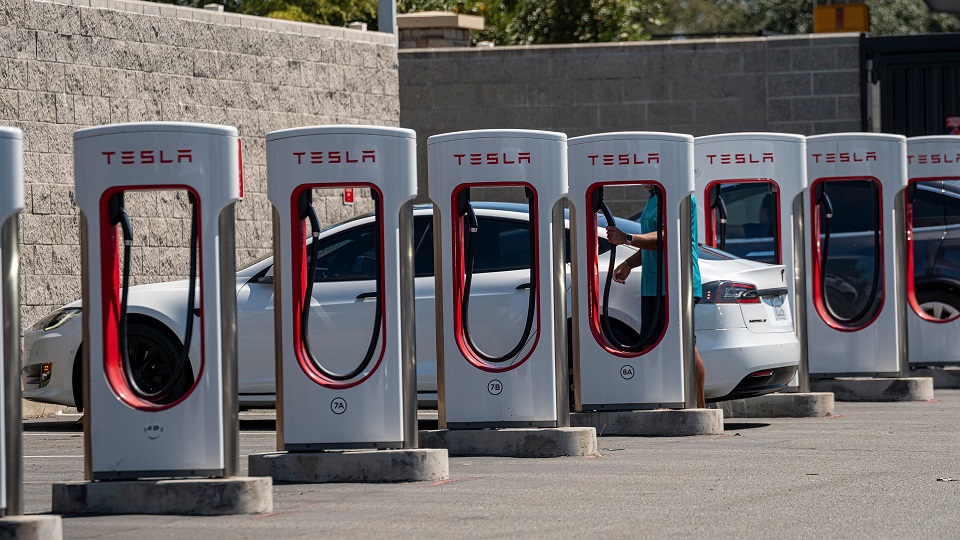 Elon Musk's strategic shift prompts debate on Tesla's charging business (Credits: Bloomberg)