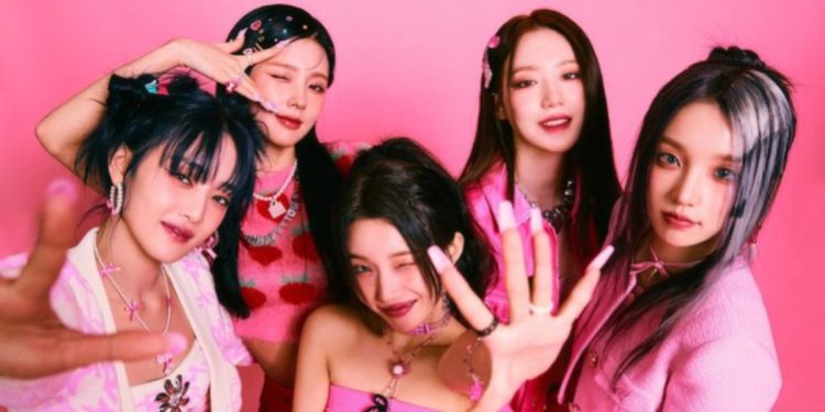 G)I-DLE members celebrated their 6th debut anniversary with personal posts on social media, but fans express anger over lack of communication on paid platforms.