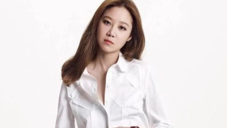 Gong Hyo Jin tantalizes fans with hints of upcoming film