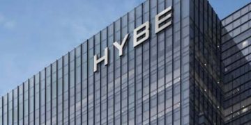 Dance Challenge Staged Outside HYBE’s Headquarters Gains Viral Momentum