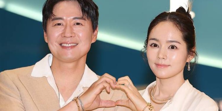Han Ga-in and Yeon Jung-hoon attended a jewelry pop-up store event in Seoul, dressed in a stylish white-beige couple look.