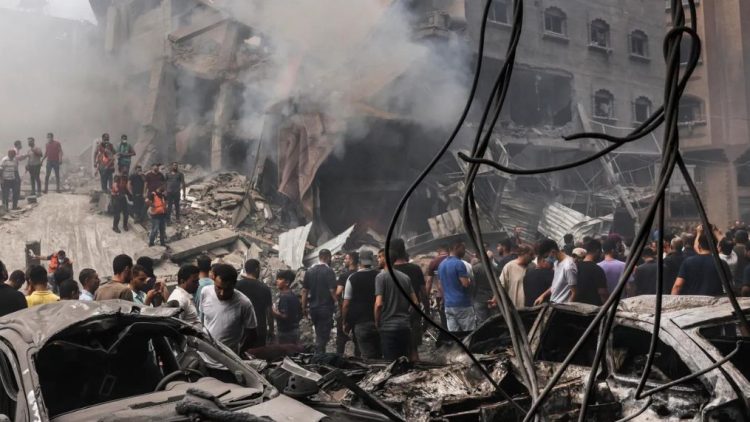 Hundreds of thousands flee as Israeli operations worsen the humanitarian crisis