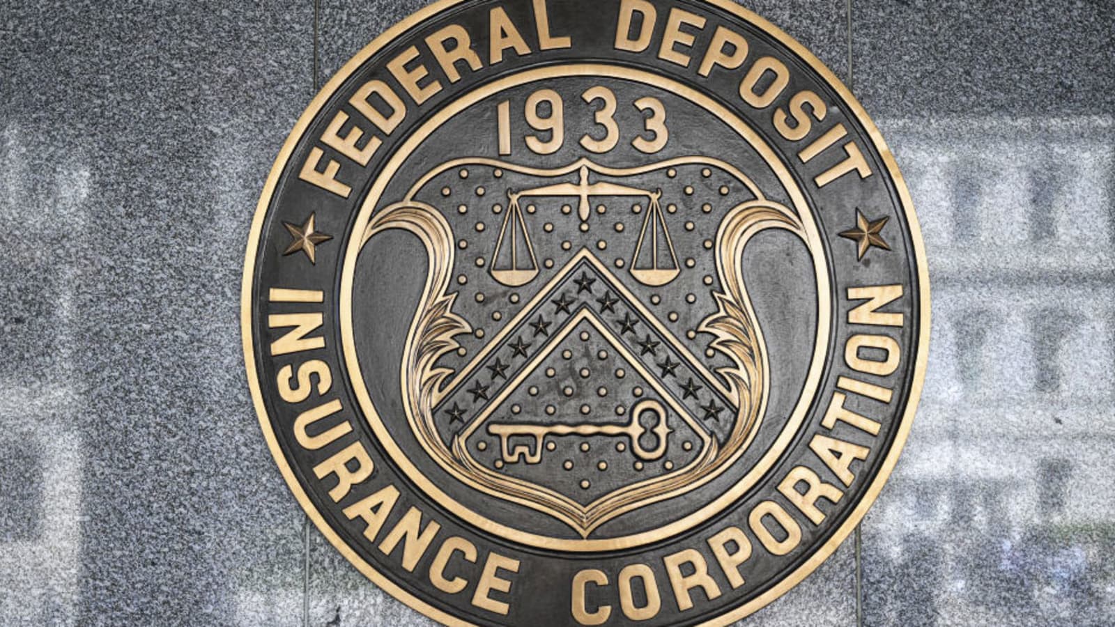 Independent report urges sweeping changes at the Federal Deposit Insurance Corporation (Credits: CNBC)