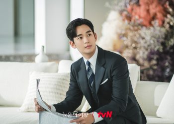 Kim Soo Hyun shares behind the scenes photos from his recent show with fans