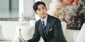 Kim Soo Hyun shares behind the scenes photos from his recent show with fans