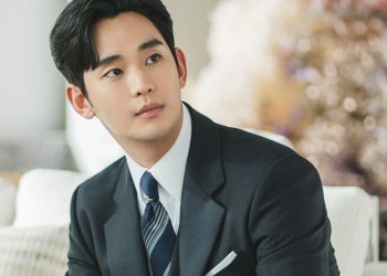 Kim Soo Hyun's generous act of gifting padded coats fostered a sense of camaraderie