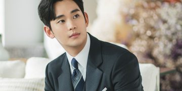 Kim Soo Hyun's generous act of gifting padded coats fostered a sense of camaraderie