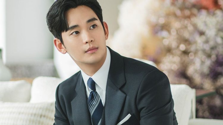 Kim Soo Hyun's generous act of gifting padded coats fostered a sense of camaraderie