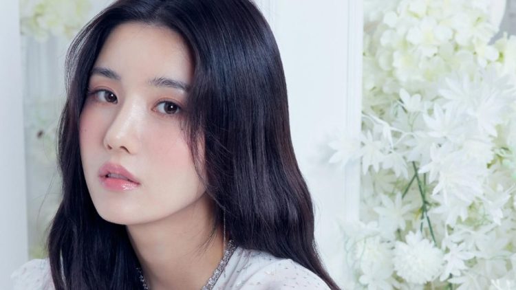 Kwon Eun Bi gives fans insight into idol dorm life