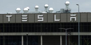 NLRB challenges Tesla's anti-union policies, triggering legal showdow