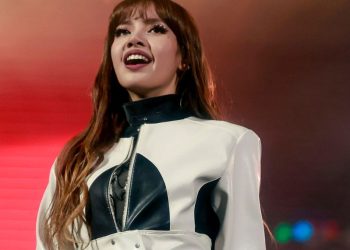 Netizens admire Lisa's stamina for globetrotting and luxury living