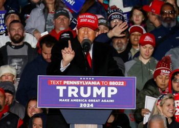 Trump's rally highlights economic policy hints and legal battle critiques