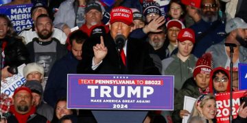 Trump's rally highlights economic policy hints and legal battle critiques