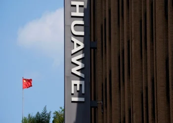 U.S. revokes Huawei chip licenses amid escalating tech tensions (Credits: CNBC)