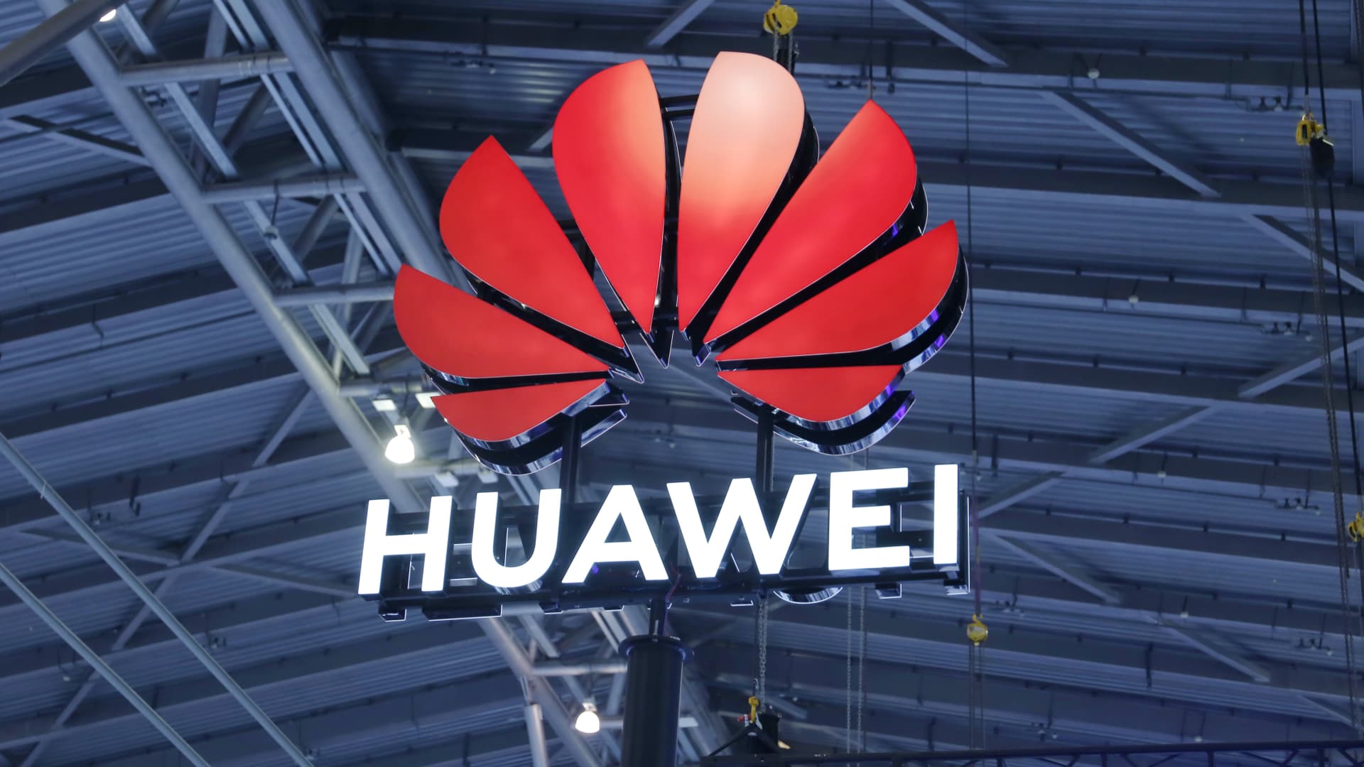 Uncertainty looms for Huawei and U.S. suppliers amidst license revocation (Credits: CNBC)