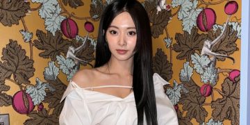 Matilda Tao, a close friend of Tzuyu's mother and a former singer, criticizes JYP Entertainment for unfair treatment towards Tzuyu.