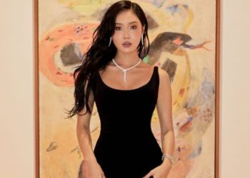 Hwasa reveals comeback plans.