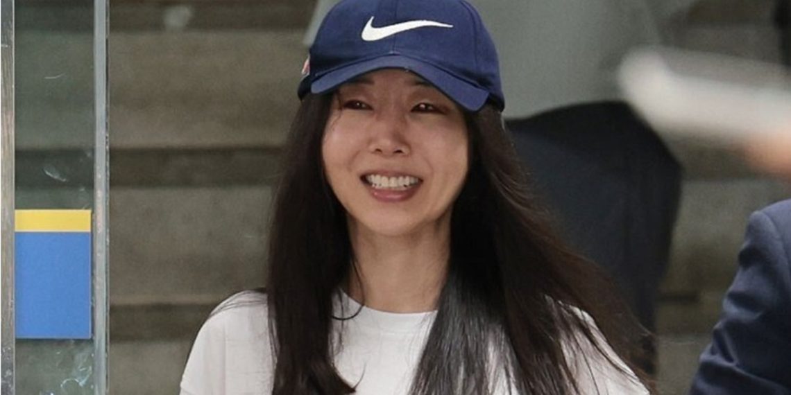 Min Hee Jin seems satisfied after investigation.