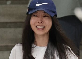 Min Hee Jin seems satisfied after investigation.