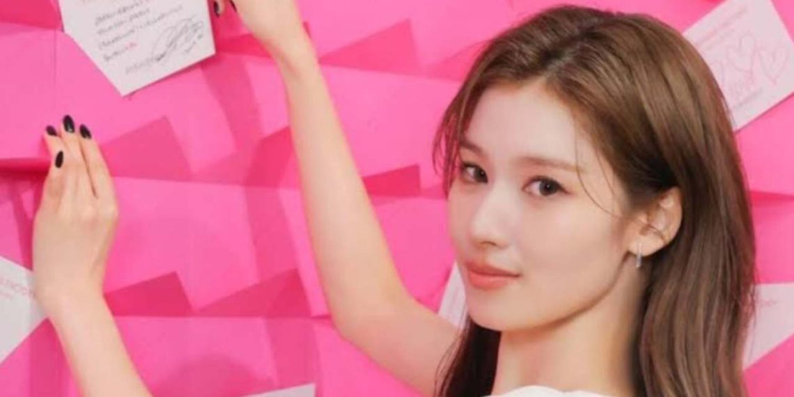 YSL Beauty issued an apology, clarifying that their response to the comment comparing TWICE's Sana to BLACKPINK's Rose was a mistake