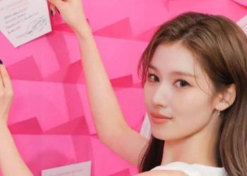 YSL Beauty issued an apology, clarifying that their response to the comment comparing TWICE's Sana to BLACKPINK's Rose was a mistake