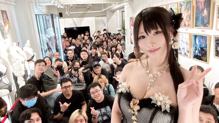 Cosplayer HaneAme Celebrates Birthday with Immersive Akihabara