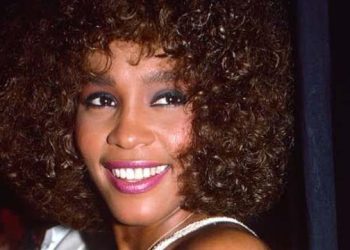 Whitney Houston (Credit: Pinterest)