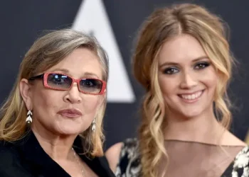 Carrie Fisher and Billie Lourd (Image via Getty)