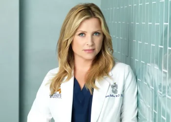 Jessica Capshaw as Arizona Robbins in Grey's Anatomy (Image via Getty)