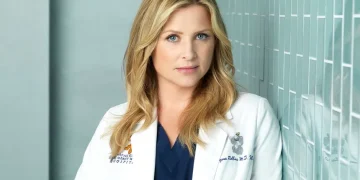 Jessica Capshaw as Arizona Robbins in Grey's Anatomy (Image via Getty)