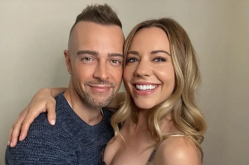 Joey Lawrence and Samantha Cope (Image via Getty)