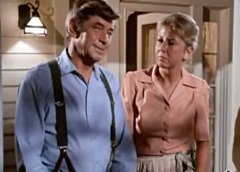 Ralph Waite and Michael Learned (Image via Getty)