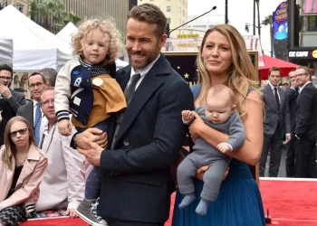 Ryan Reynolds with Blake Lively and their kids (Image via Getty)