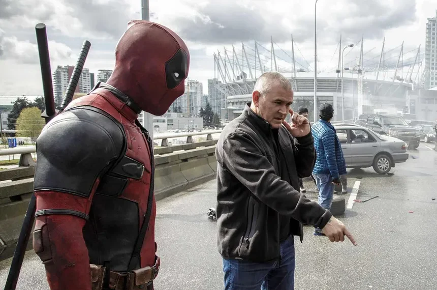 Tim Miller on the set of Deadpool (Image via Getty)