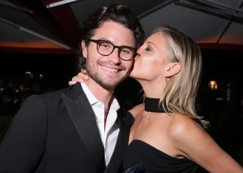 Chase Stokes and Kelsea Ballerini (Image via Getty)