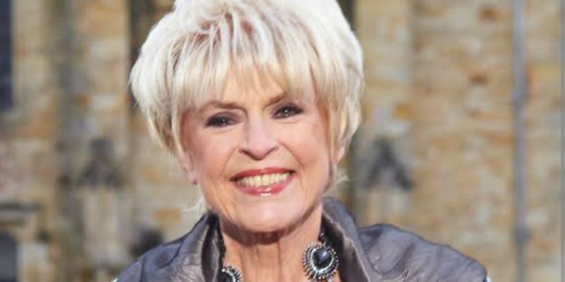 Gloria Hunniford (Credit: YouTube)