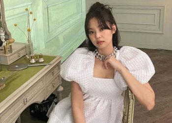 Jennie Stuns with Her Outfit at Chanel Fashion Show