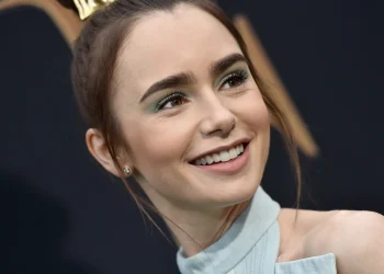 Lily Collins (Image via Getty)