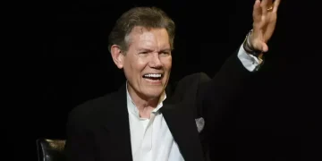 Randy Travis (Image via Getty)