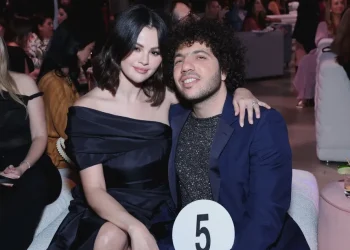 Selena Gomez and Benny Blanco (Image via Getty)