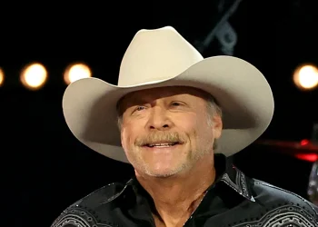 Alan Jackson (Image via Getty)