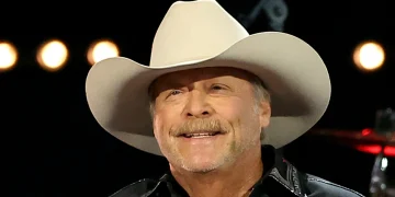 Alan Jackson (Image via Getty)