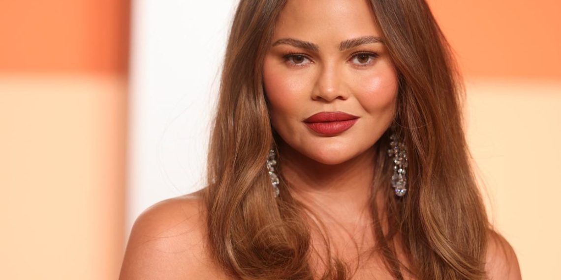 Chrissy Teigen (Image via Getty)