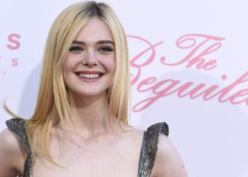 Elle Fanning (Image via Getty)