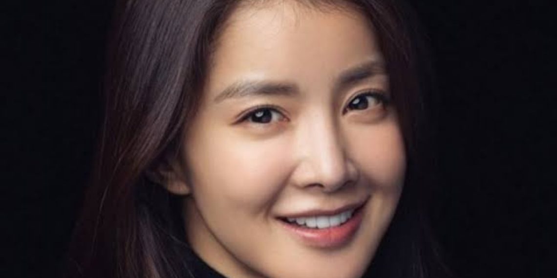 Lee Si Young (Credit: Pinterest)