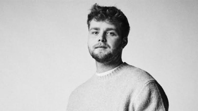 Alex Warren (Credit: YouTube)